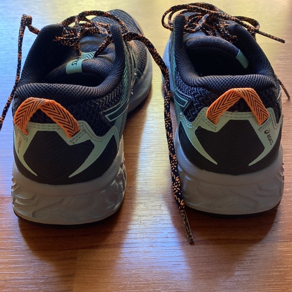 Asics WORN ONCE - Picture 3 of 7